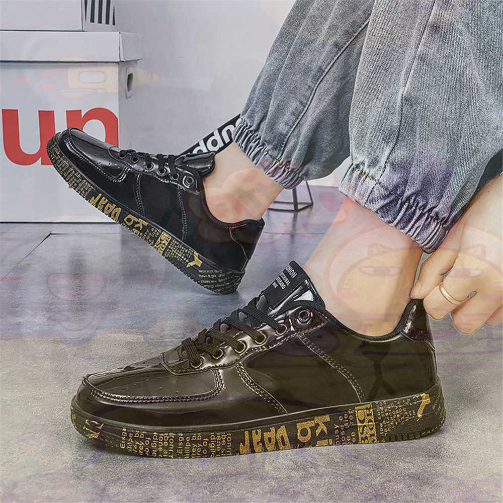 Round Foot Size 45 Sneakers Wh - Vintage Collectible Show 评论和价格
